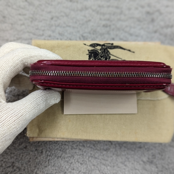 BURBERRY Embossed Patent Leather Raspberry Sorbet Coincase - Picture 11 of 11